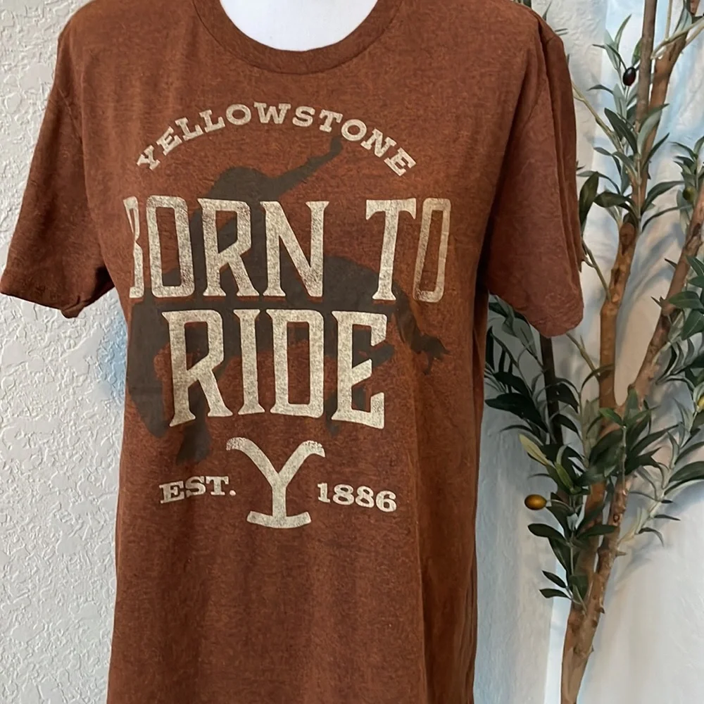 Yellowstone Paramount Born To Ride Graphic Tee Adult Cotton Blend Size Medium